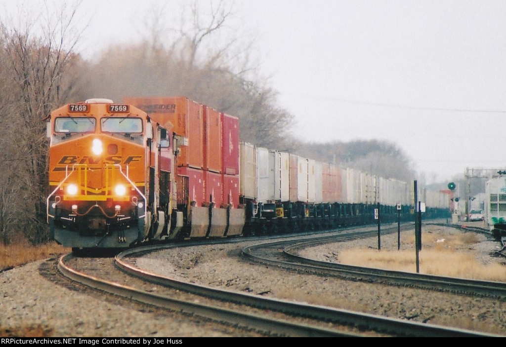 BNSF 7569 East